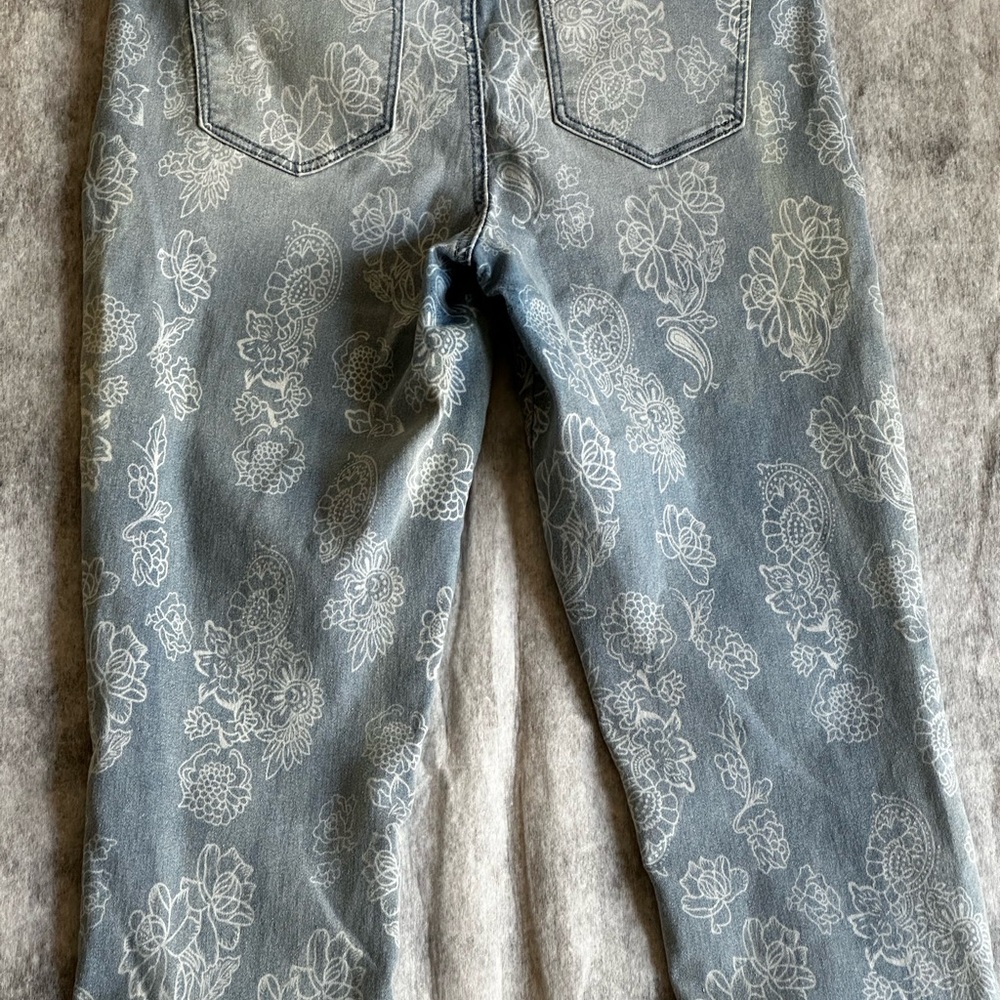 DG2 by Diane Gilman Floral Embroidered Cropped Jeans - Blue and Red - Picture 11 of 15